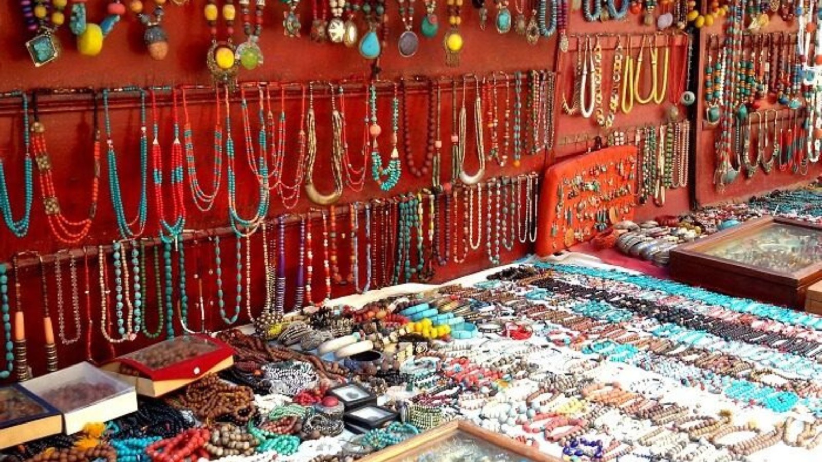 Mecleod temple market